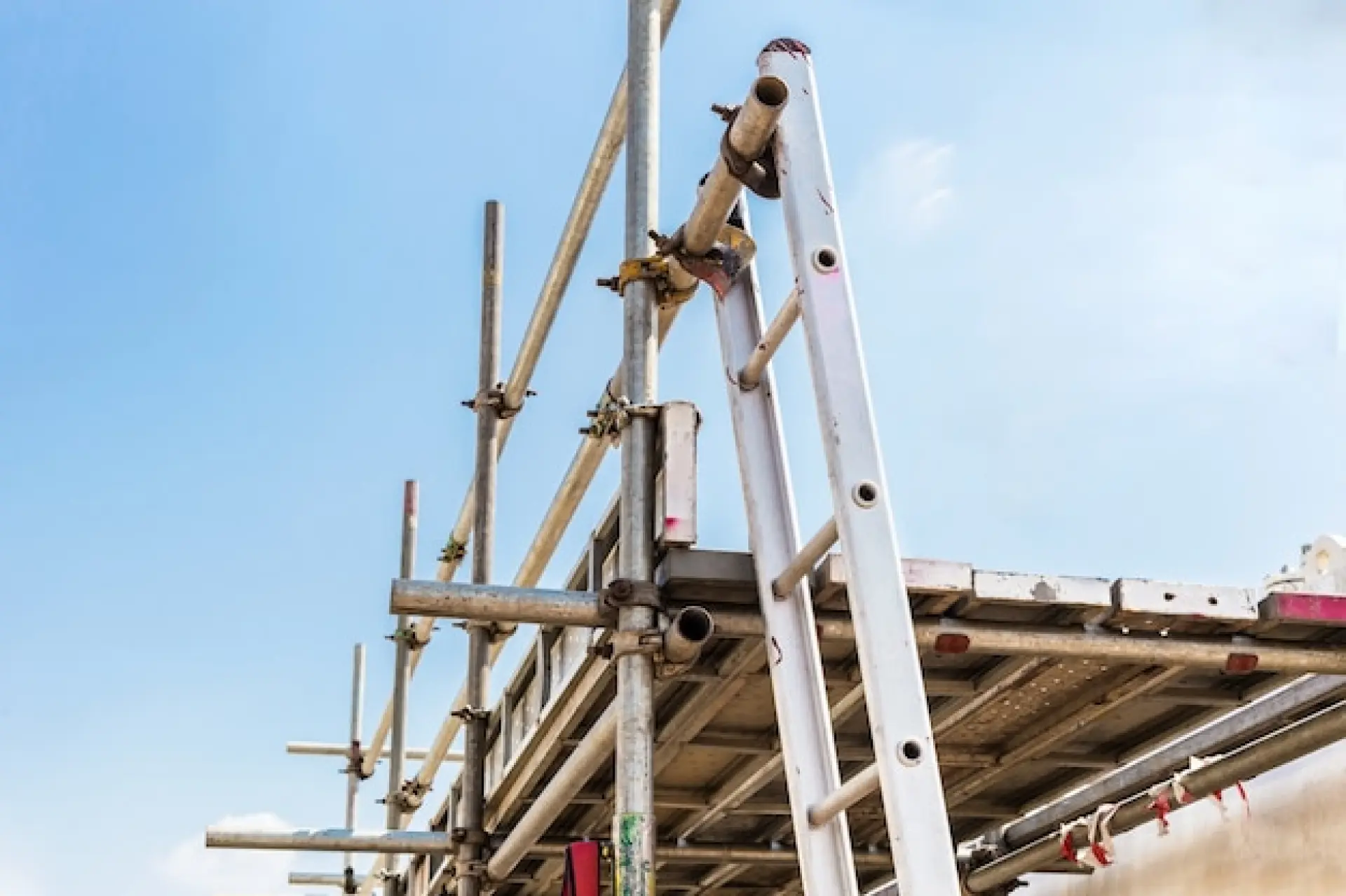 The Role of Temporary Roof Scaffolding in Construction