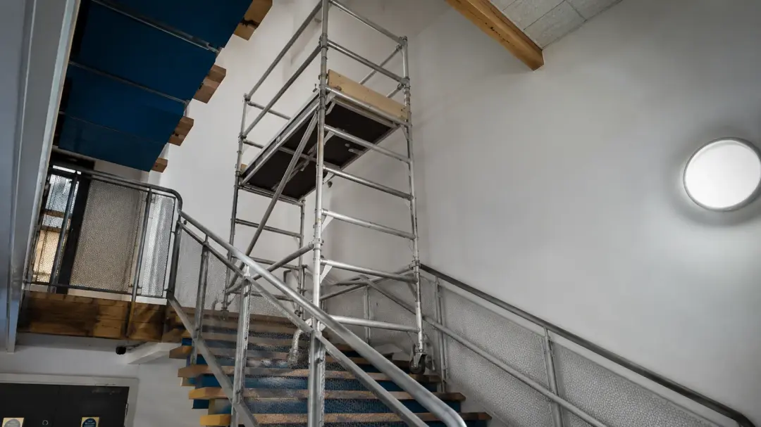 Using Scaffolding in Narrow Stairwells