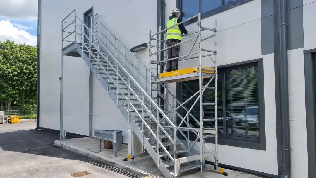 Choosing Scaffolding for Narrow Stairwells
