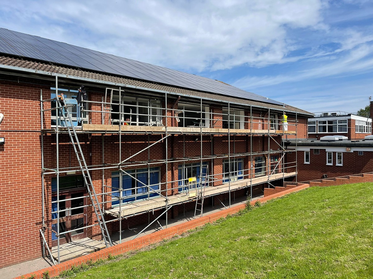 Benefits of Temporary Roof Scaffolding for Construction Work Image